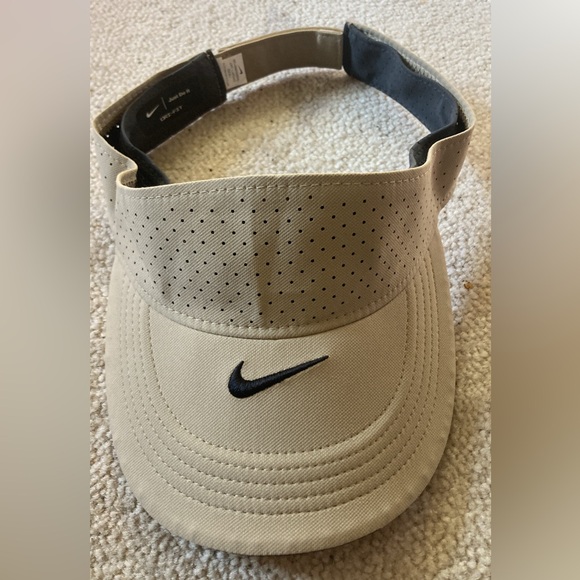 Nike visor like new - Picture 5 of 5